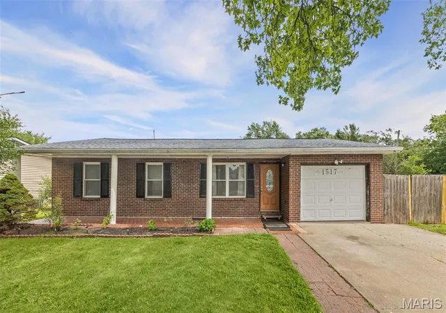 Photo 1 of Single family home for sale at 1517 Doris Ave, East Saint Louis, IL 62206 | MLS# MIS26034299 | Listing updated on 2026-09-19
