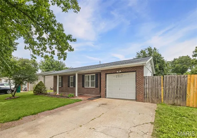 Photo 2 of Single family home for sale at 1517 Doris Ave, East Saint Louis, IL 62206 | MLS# MIS26034299 | Listing updated on 2026-09-19