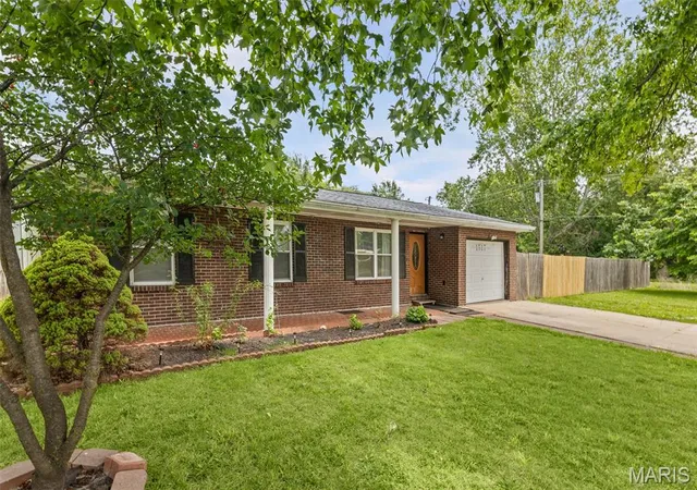 Photo 3 of Single family home for sale at 1517 Doris Ave, East Saint Louis, IL 62206 | MLS# MIS26034299 | Listing updated on 2026-09-19