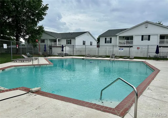Homes for sale in St Louis, MO | 4290 Chateau De Ville Dr #C, St Louis, MO 63129 | MLS# MIS26034312