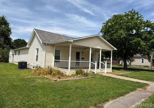 Homes for sale in Nokomis, IL | 625 Young St, Nokomis, IL 62075 | MLS# MIS26034333