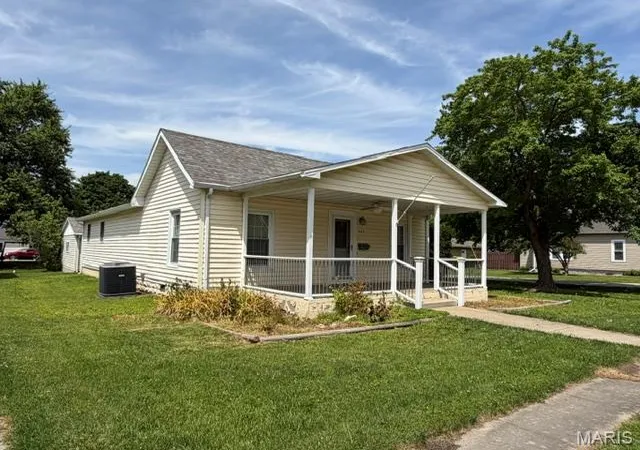 Homes for sale in Nokomis, IL | 625 Young St, Nokomis, IL 62075 | MLS# MIS26034333