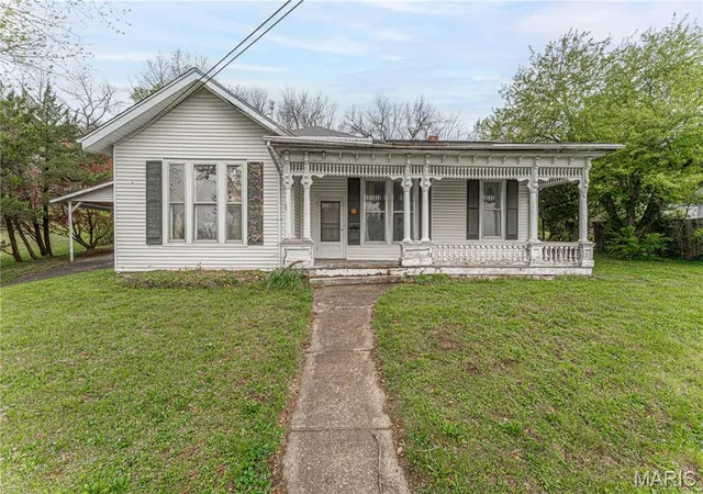 Photo 1 of Single family home for sale at 1413 Tennessee St, Louisiana, MO 63353 | MLS# MIS26034338 | Listing updated on 2026-09-10