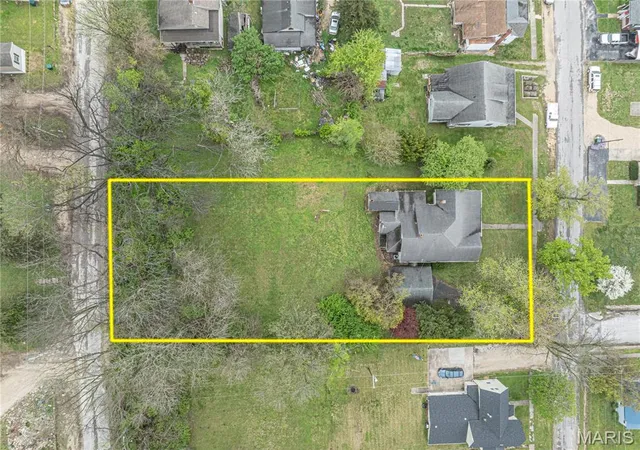 Photo 2 of Single family home for sale at 1413 Tennessee St, Louisiana, MO 63353 | MLS# MIS26034338 | Listing updated on 2026-09-10