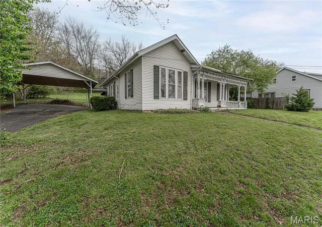 Homes for sale in Louisiana, MO | 1413 Tennessee St, Louisiana, MO 63353 | MLS# MIS26034338