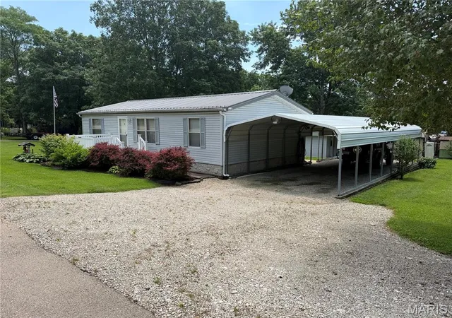 Photo 3 of Sale Pending at 9014 Beach Dr, French Village, MO 63036 | MLS# MIS26034354 | Listing updated on 2026-09-15