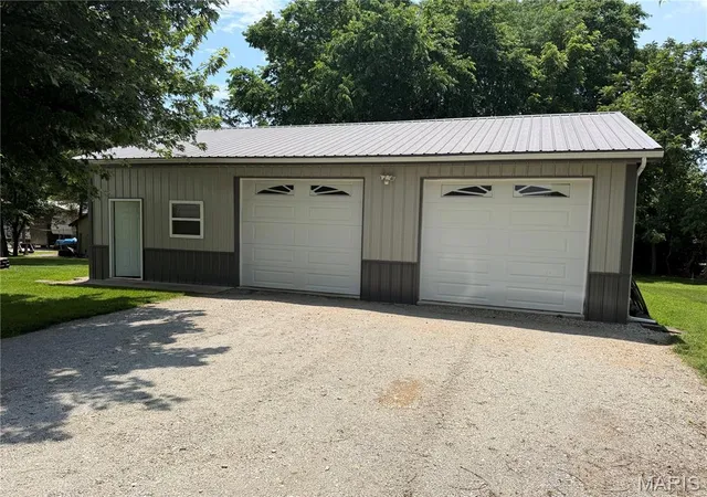 Photo 3 of Sale Pending at 9014 Beach Dr, French Village, MO 63036 | MLS# MIS26034354 | Listing updated on 2026-09-15