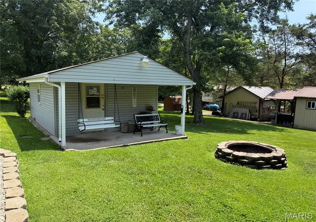 Photo 4 of Sale Pending at 9014 Beach Dr, French Village, MO 63036 | MLS# MIS26034354 | Listing updated on 2026-09-15