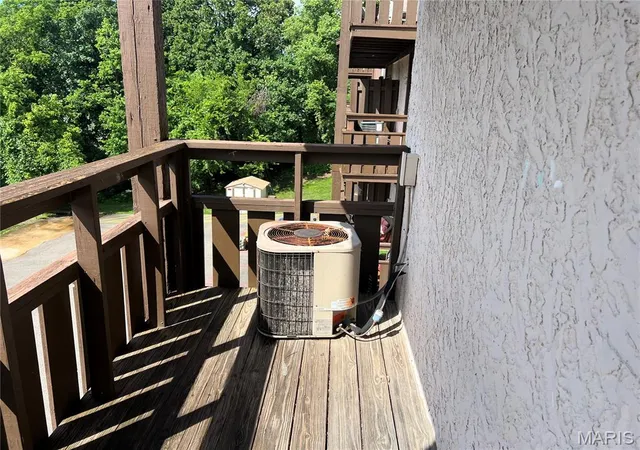 2nd image of 1465 Heritage Lndg, Saint Charles, MO 63303