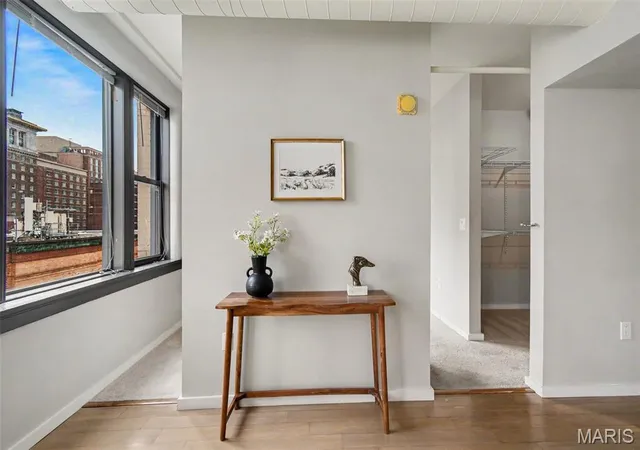 Photo 3 of Condo for sale at 915 Olive St #1002, Saint Louis, MO 63101 | MLS# MIS26034397 | Listing updated on 2026-09-01