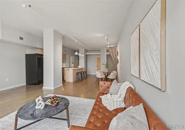 Photo 4 of Condo for sale at 915 Olive St #1002, Saint Louis, MO 63101 | MLS# MIS26034397 | Listing updated on 2026-09-01
