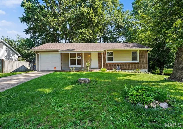 Homes for sale in Warrenton, MO | 25 Country Ln, Warrenton, MO 63383 | MLS# MIS26034399