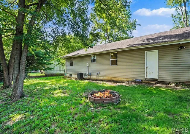 Homes for sale in Warrenton, MO | 25 Country Ln, Warrenton, MO 63383 | MLS# MIS26034399