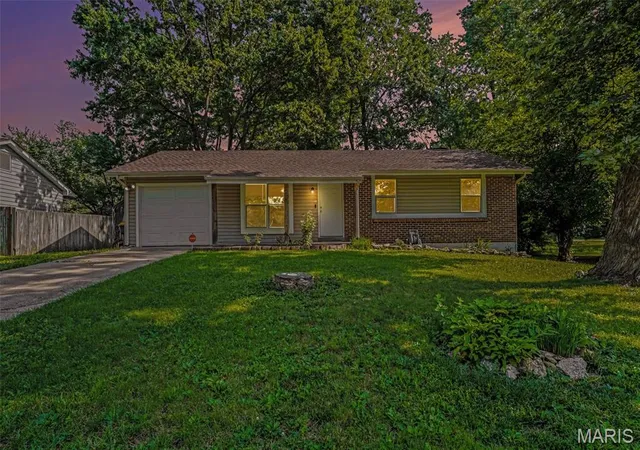 Homes for sale in Warrenton, MO | 25 Country Ln, Warrenton, MO 63383 | MLS# MIS26034399