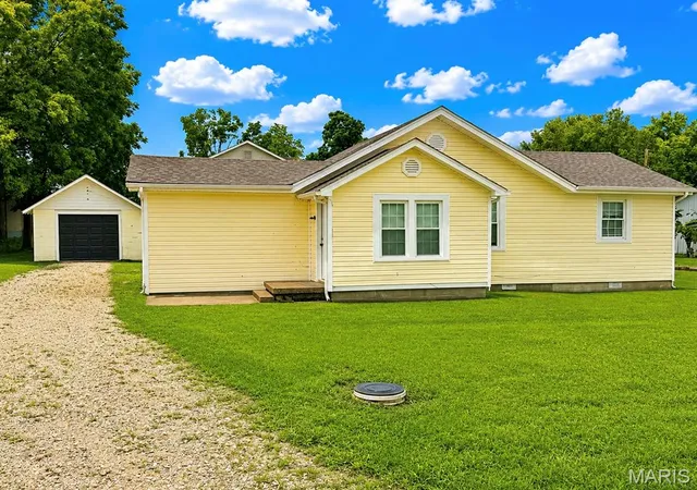 Homes for sale in Pilot Knob, MO | 108 W Elm St, Pilot Knob, MO 63663 | MLS# MIS26034405