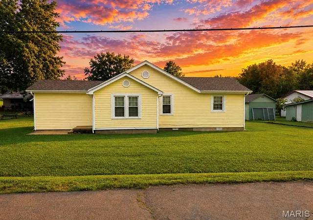 Homes for sale in Pilot Knob, MO | 108 W Elm St, Pilot Knob, MO 63663 | MLS# MIS26034405