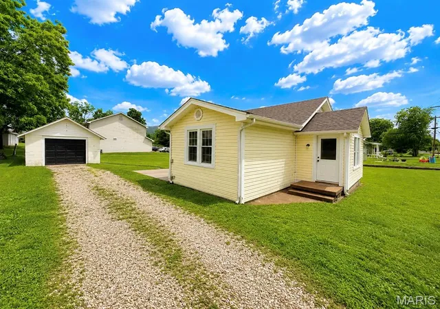 Homes for sale in Pilot Knob, MO | 108 W Elm St, Pilot Knob, MO 63663 | MLS# MIS26034405