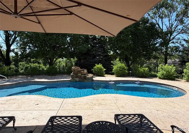 3rd image of 1 Stonebridge Pl, Saint Charles, MO 63301 | MLS# MIS26034406