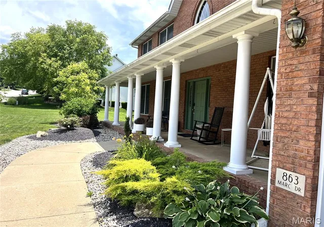 Photo 2 of Single family home for sale at 863 Marc Dr, Alton, IL 62002 | MLS# MIS26034413 | Listing updated on 2026-08-20