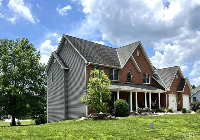 Photo 35 of Single family home for sale at 863 Marc Dr, Alton, IL 62002 | MLS# MIS26034413 | Listing updated on 2026-08-20