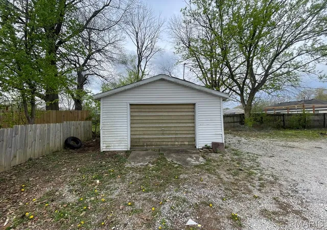 Homes for sale in Litchfield, IL | 4012 Illinois Route 16, Litchfield, IL 62056 | MLS# MIS26034421