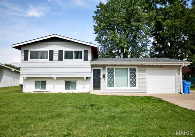 1st image of 13 Sunridge Ln, Florissant, MO 63031 | MLS# MIS26034426