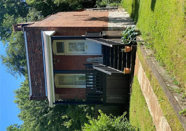 Photo 2 of Sale Pending at 2642 Geyer Ave, St Louis, MO 63104 | MLS# MIS26034443 | Listing updated on 2026-10-23