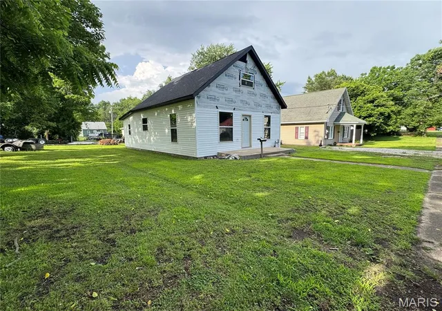Homes for sale in Gillespie, IL | 603 E Chestnut St, Gillespie, IL 62033 | MLS# MIS26034467