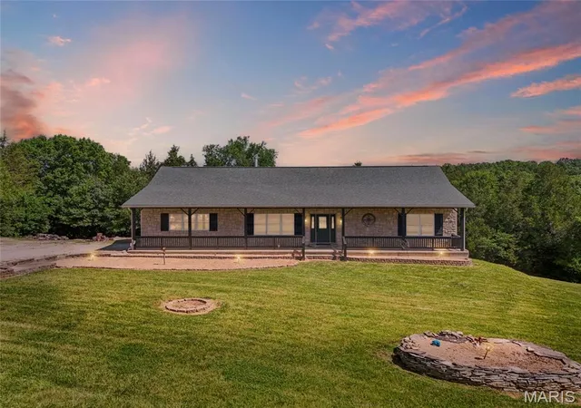 Homes for sale in De Soto, MO | 3009 Thompson Rd, De Soto, MO 63020 | MLS# MIS26034484