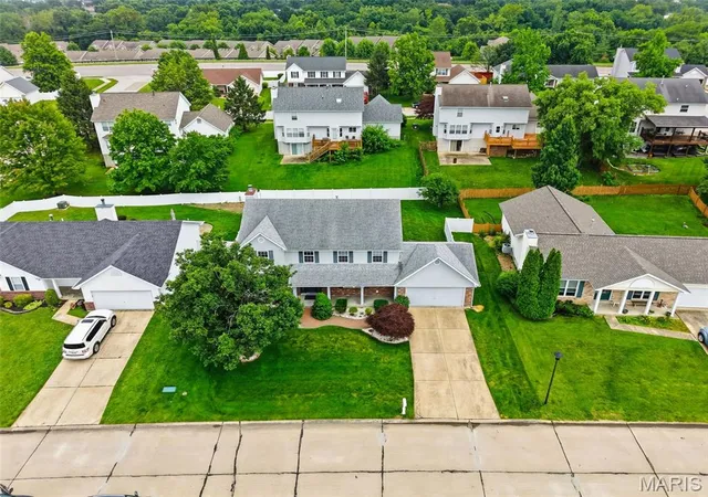4th image of 406 Winter Wind Dr, O Fallon, MO 63366 | MLS# MIS26034509