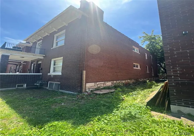 Photo 2 of Sale Pending at 4142 W Kossuth Ave, St Louis, MO 63115 | MLS# MIS26034512 | Listing updated on 2026-09-05