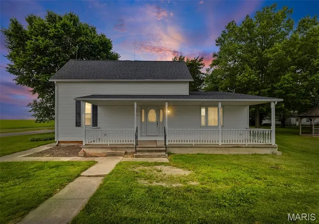 Homes for sale in Okawville, IL | 809 S Front St, Okawville, IL 62271 | MLS# MIS26034521