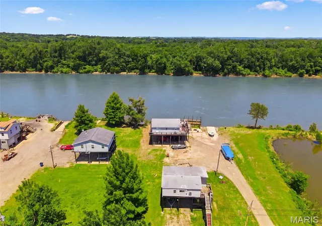Photo 2 of Single family home for sale at 21 Lehmond Island Rd, Saint Charles, MO 63301 | MLS# MIS26034528 | Listing updated on 2026-10-01