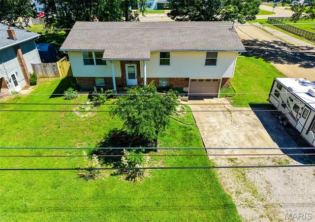 3rd image of 1307 E Chestnut St, Desloge, MO 63601 | MLS# MIS26034539
