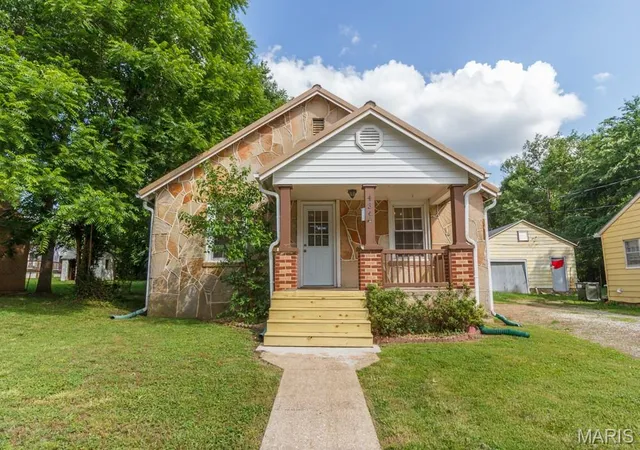 Homes for sale in Lebanon, MO | 434 W Hayes St, Lebanon, MO 65536 | MLS# MIS26034547