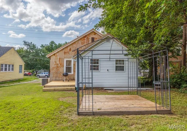 Homes for sale in Lebanon, MO | 434 W Hayes St, Lebanon, MO 65536 | MLS# MIS26034547