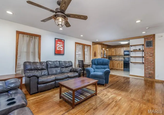 Homes for sale in Lebanon, MO | 434 W Hayes St, Lebanon, MO 65536 | MLS# MIS26034547