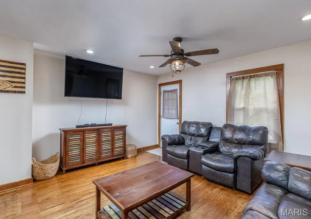 Homes for sale in Lebanon, MO | 434 W Hayes St, Lebanon, MO 65536 | MLS# MIS26034547