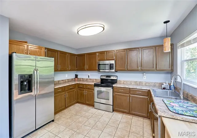 Homes for sale in Fenton, MO | 698 Walnut Rdg, Fenton, MO 63026 | MLS# MIS26034555