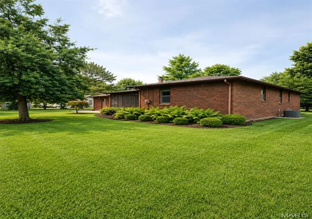 Homes for sale in Sikeston, MO | 124 David Dr, Sikeston, MO 63801 | MLS# MIS26034559