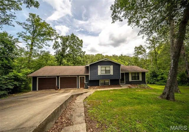 Homes for sale in Fredericktown, MO | 1056 S Deer Trl, Fredericktown, MO 63645 | MLS# MIS26034564