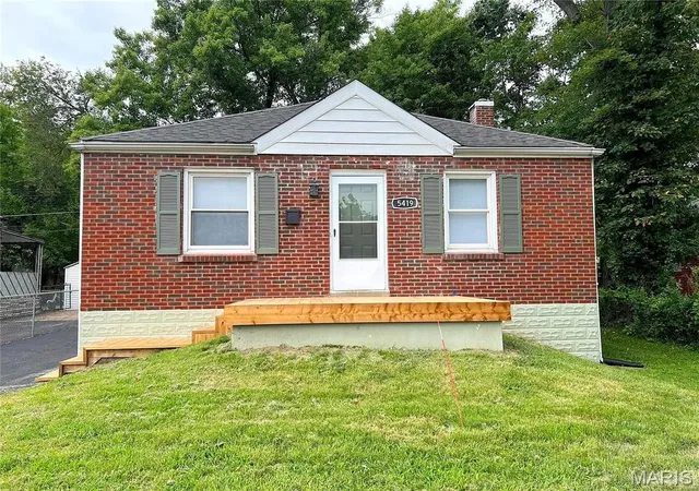 Homes for sale in Jennings, MO | 5419 College Ave, Jennings, MO 63136 | MLS# MIS26034606