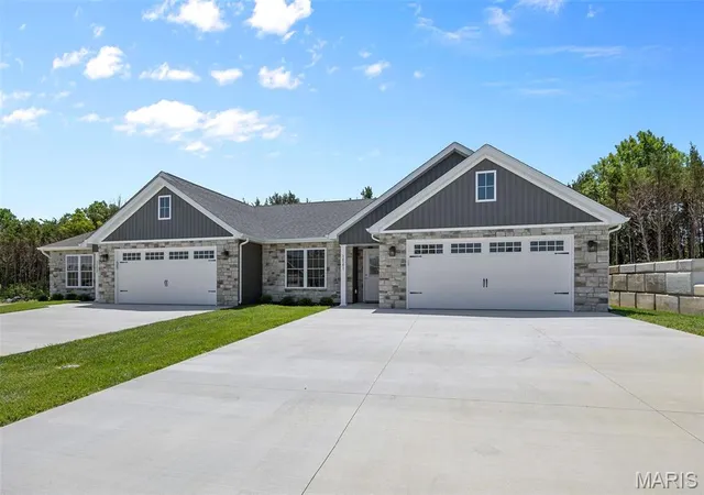 Homes for sale in De Soto, MO | 1553 Hickory Landing, De Soto, MO 63020 | MLS# MIS26034617