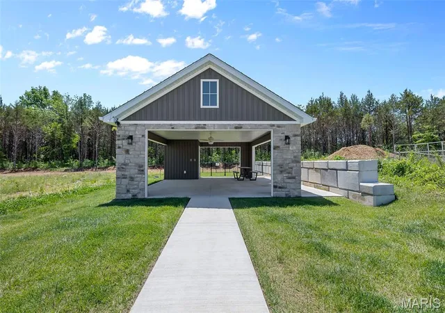 Homes for sale in De Soto, MO | 1553 Hickory Landing, De Soto, MO 63020 | MLS# MIS26034617
