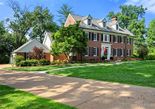 2nd image of 5 Ridgewood St, Ladue, MO 63124 | MLS# MIS26034640