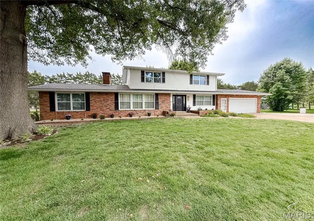 Photo 2 of Single family home for sale at 2707 Lemon Street Rd, Highland, IL 62249 | MLS# MIS26034645 | Listing updated on 2026-09-14
