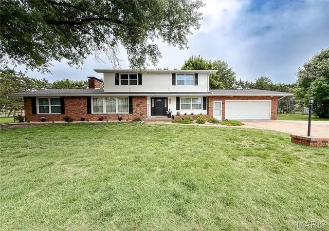 Photo 3 of Single family home for sale at 2707 Lemon Street Rd, Highland, IL 62249 | MLS# MIS26034645 | Listing updated on 2026-09-14