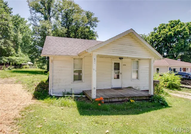 Homes for sale in Alton, IL | 3723 Franor St, Alton, IL 62002 | MLS# MIS26034653