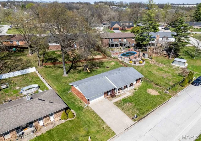 Homes for sale in Hannibal, MO | 30 Satellite Dr, Hannibal, MO 63401 | MLS# MIS26034662