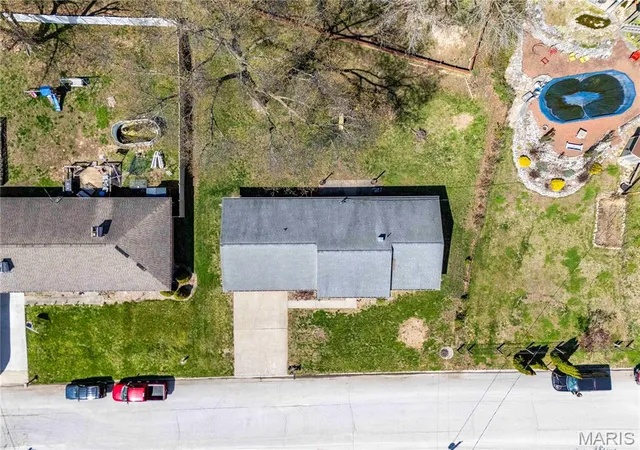 Homes for sale in Hannibal, MO | 30 Satellite Dr, Hannibal, MO 63401 | MLS# MIS26034662